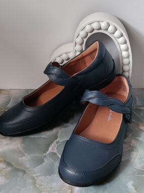 Nina New York Navy Mary Jane Flats Size 5M NWT